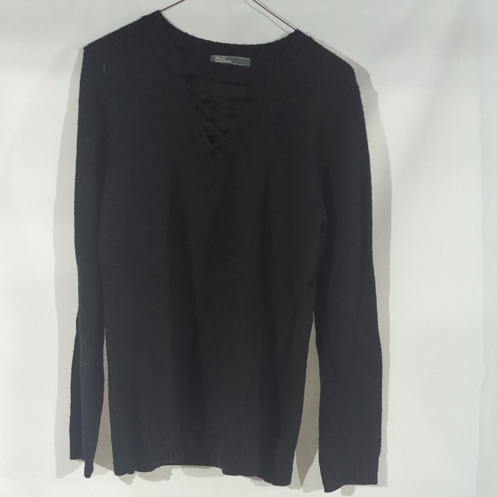 89th & Madison Black V-Neck Sweater